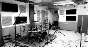 Das Drumkit von Reverend Hound für Aufnahmen im Studio